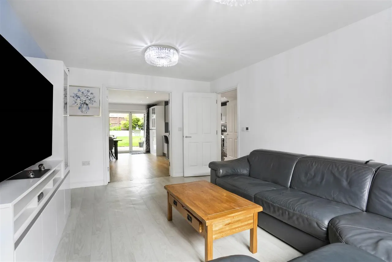 Ceres Crescent, Epsom, KT17 1FG, photo 11