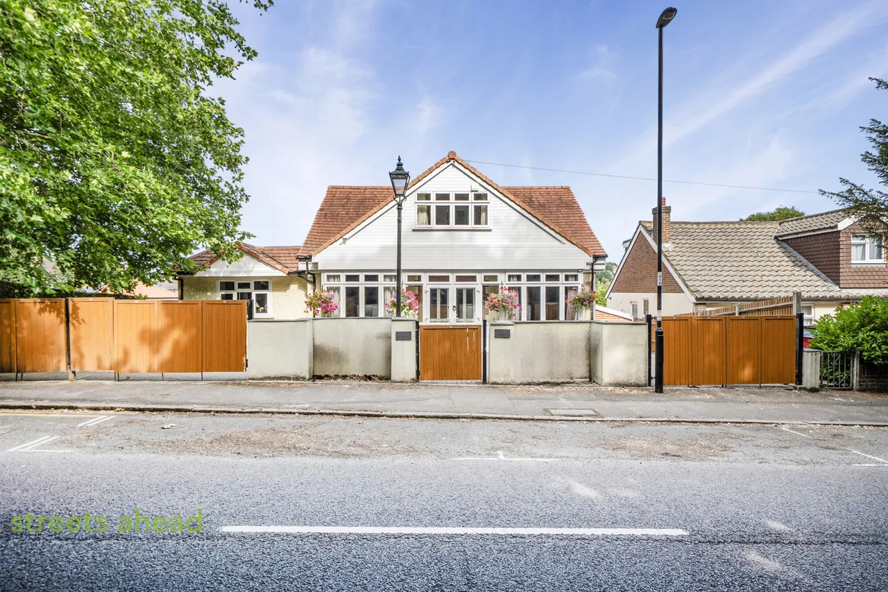 5 bed house for sale, Portnalls Road, Coulsdon, CR5