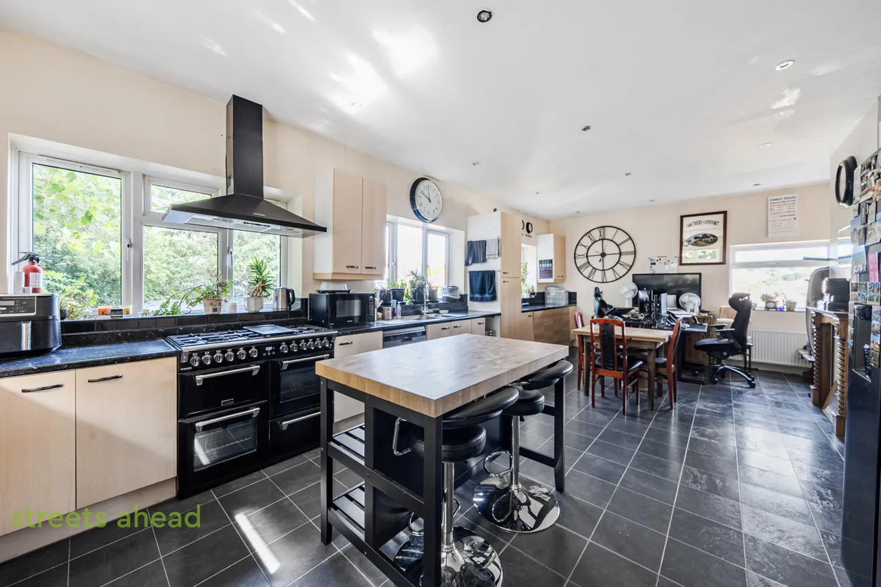 Portnalls Road, Coulsdon, CR5, photo 3