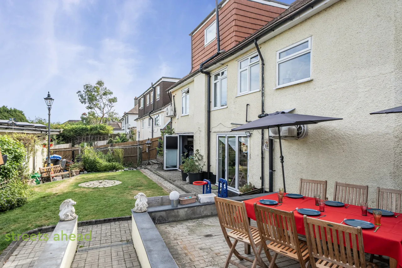 Portnalls Road, Coulsdon, CR5, photo 20