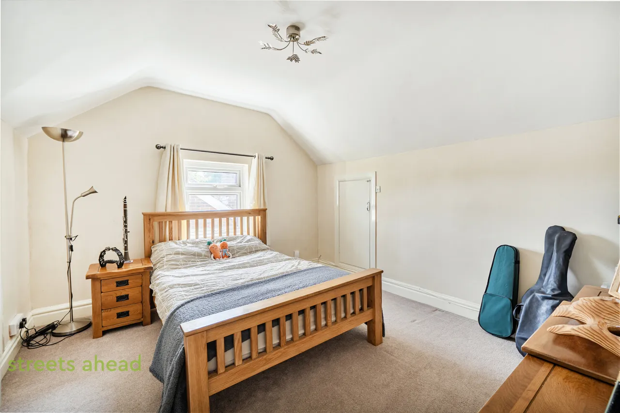 Portnalls Road, Coulsdon, CR5, photo 12