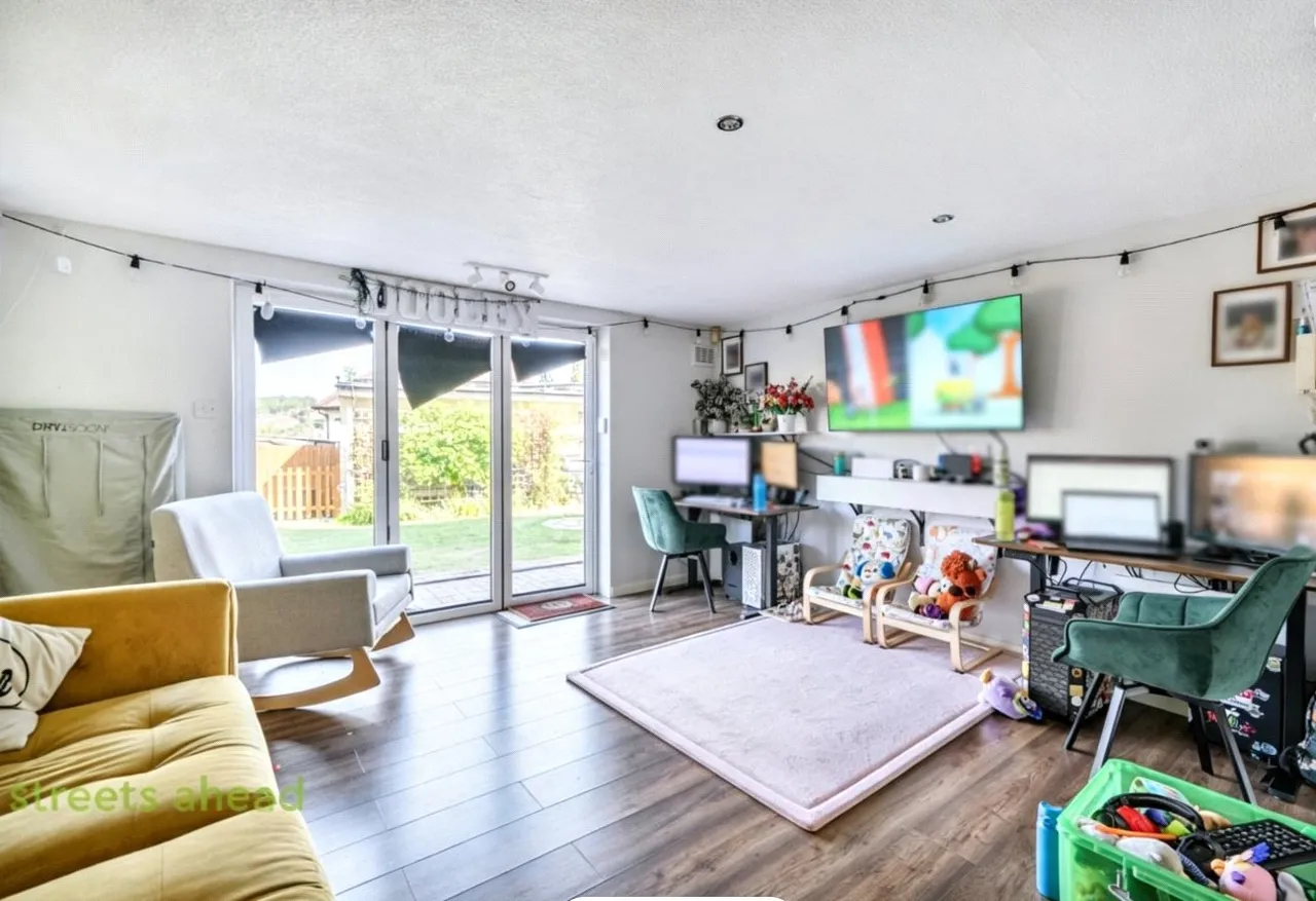 Portnalls Road, Coulsdon, CR5, photo 8