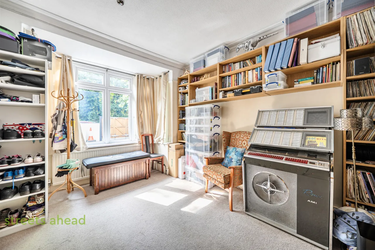 Portnalls Road, Coulsdon, CR5, photo 6