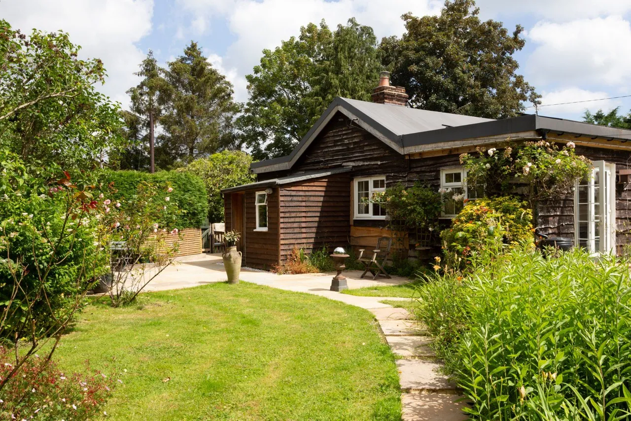 3 bed house for sale, Brook Lodge Farm, Rose Hill, TN22