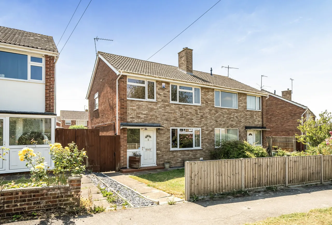 3 bed house for sale — Churchill Grove, Tewkesbury, GL20 8DW