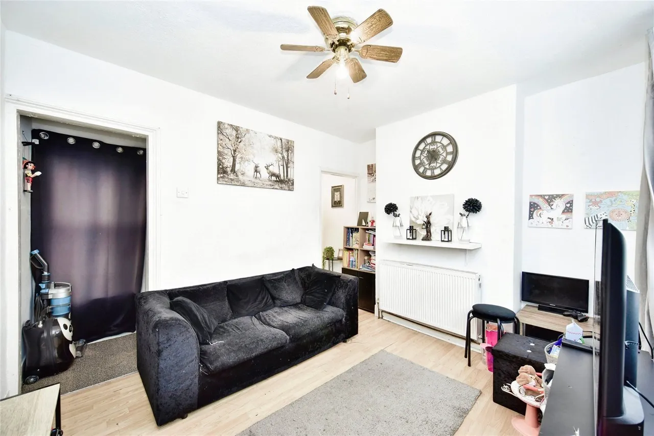 Upper Luton Road, Chatham, ME5, photo 2