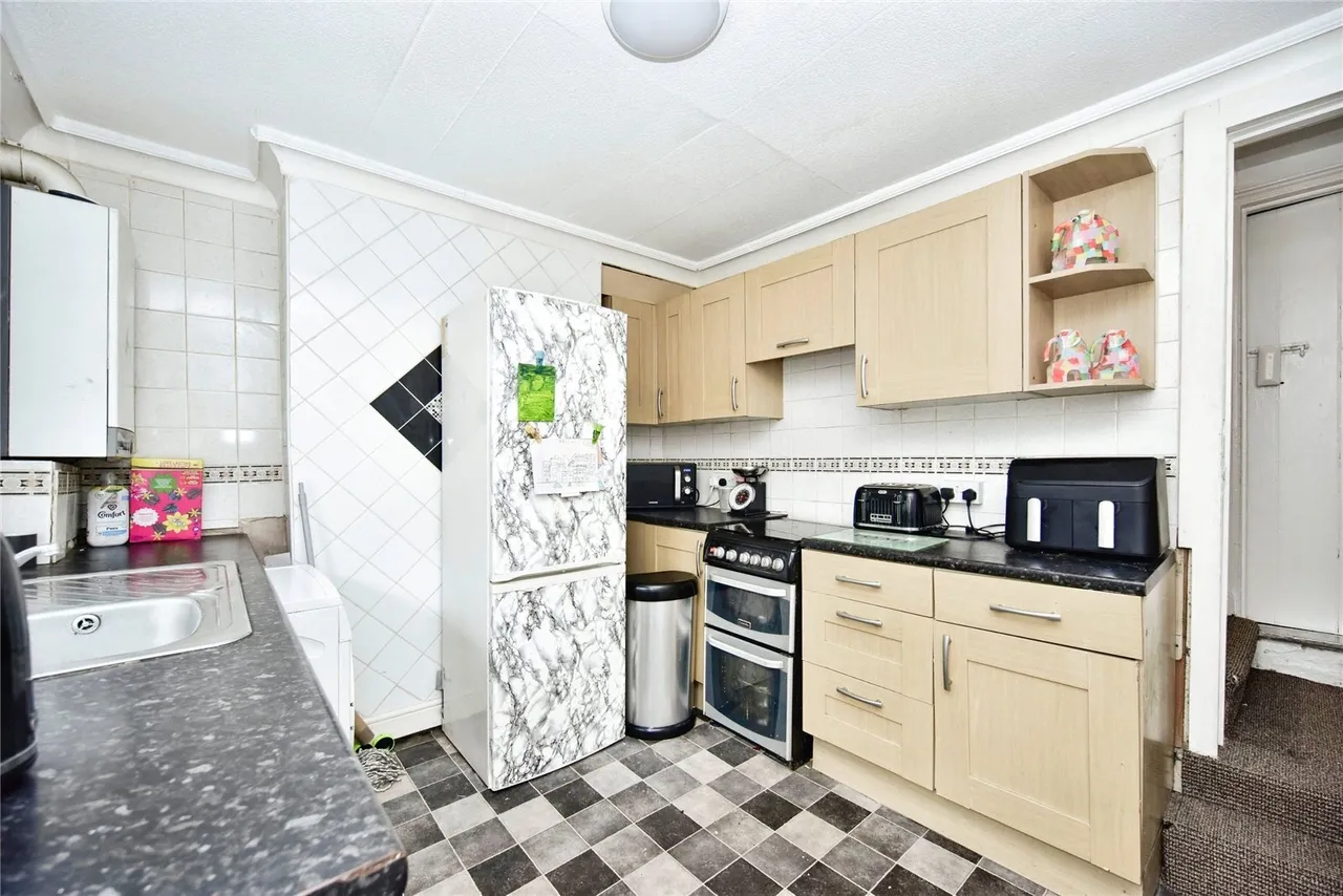 Upper Luton Road, Chatham, ME5, photo 8