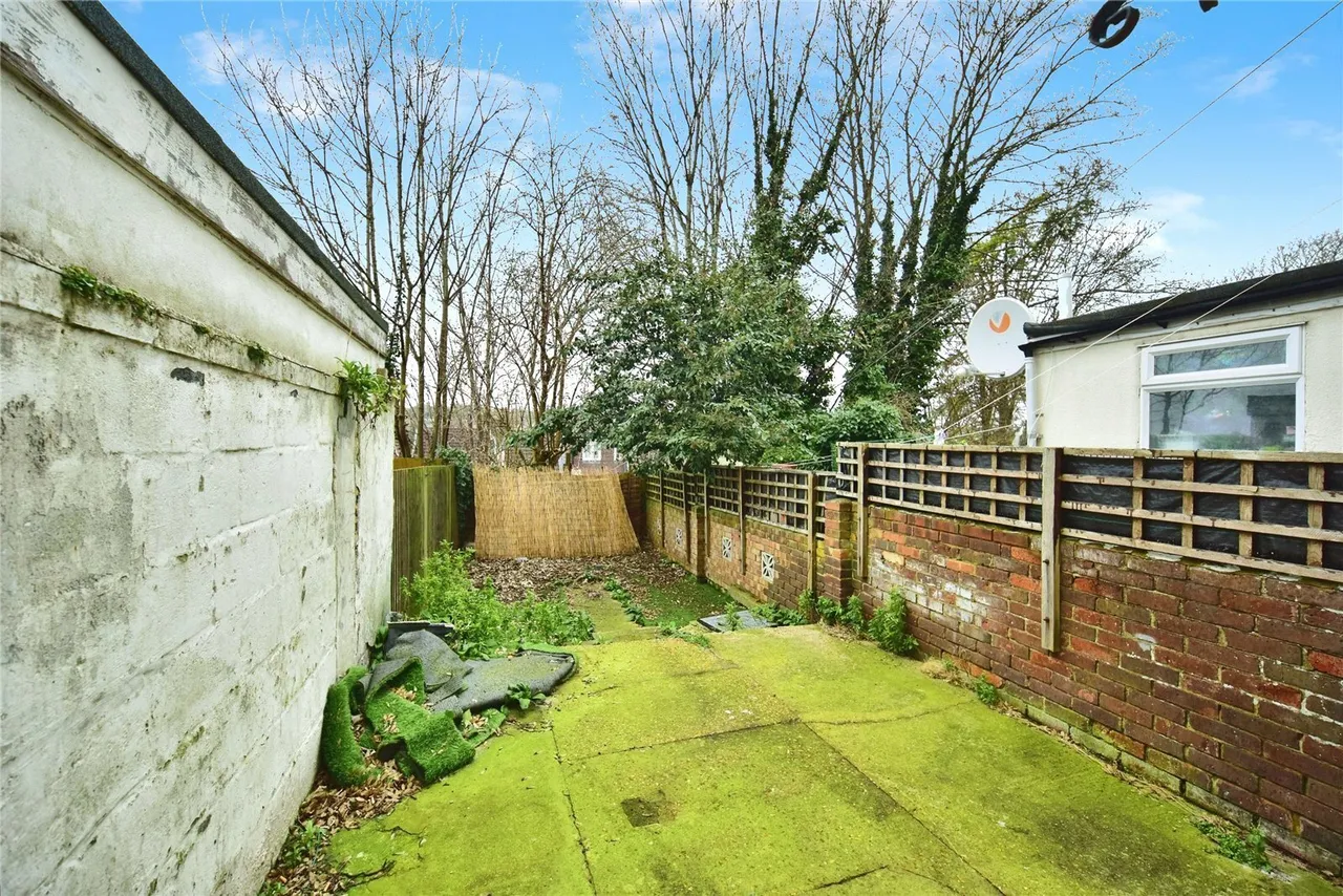 Upper Luton Road, Chatham, ME5, photo 9