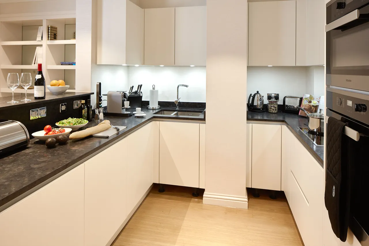 Luxury One Bedroom Garden Terrace, Cheval Hyde Park Gate, 2-4 Hyde Park Gate, London, photo 2