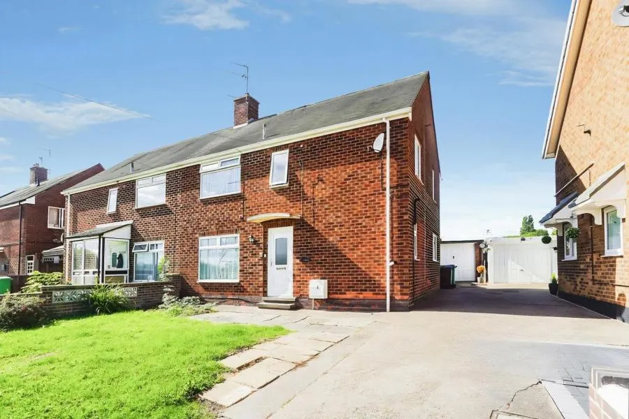 4 bed house for sale, Farnborough Road, Clifton, NG11