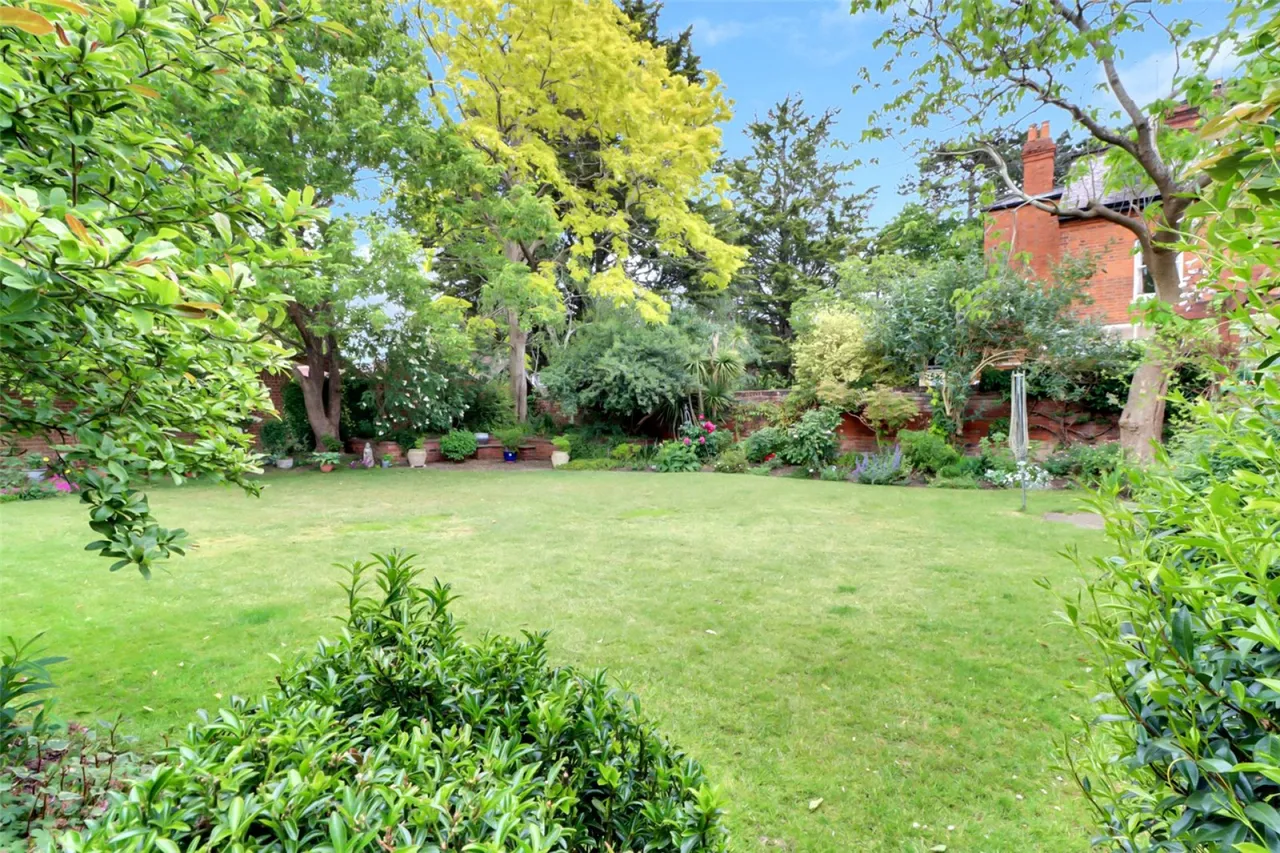 Church Road, Earley, RG6, photo 17