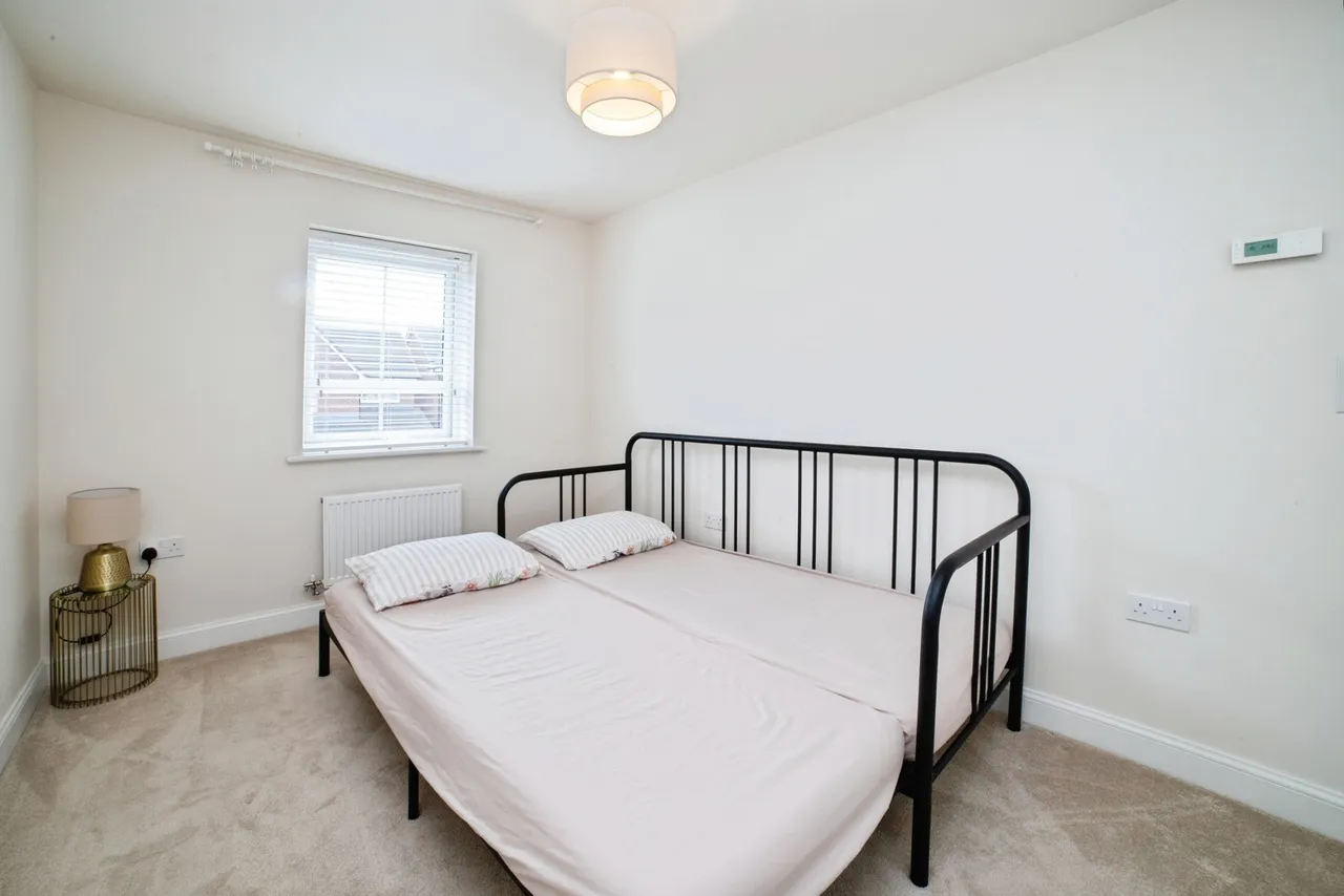 Sky Walk, Mansfield, Nottinghamshire, NG18, photo 15