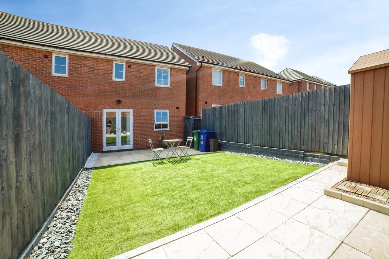 Sky Walk, Mansfield, Nottinghamshire, NG18, photo 4