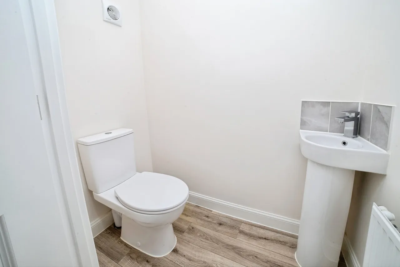 Sky Walk, Mansfield, Nottinghamshire, NG18, photo 12