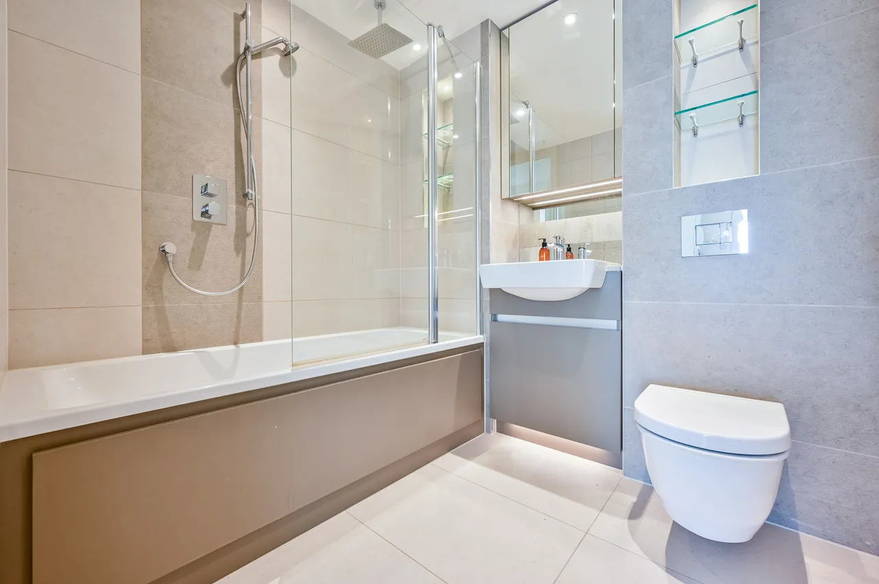 Flat 1706, Judde House, Duke of Wellington Avenue, London, photo 9