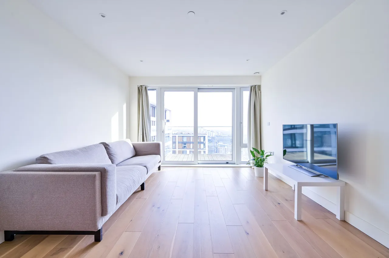 Flat 1706, Judde House, Duke of Wellington Avenue, London, photo 6