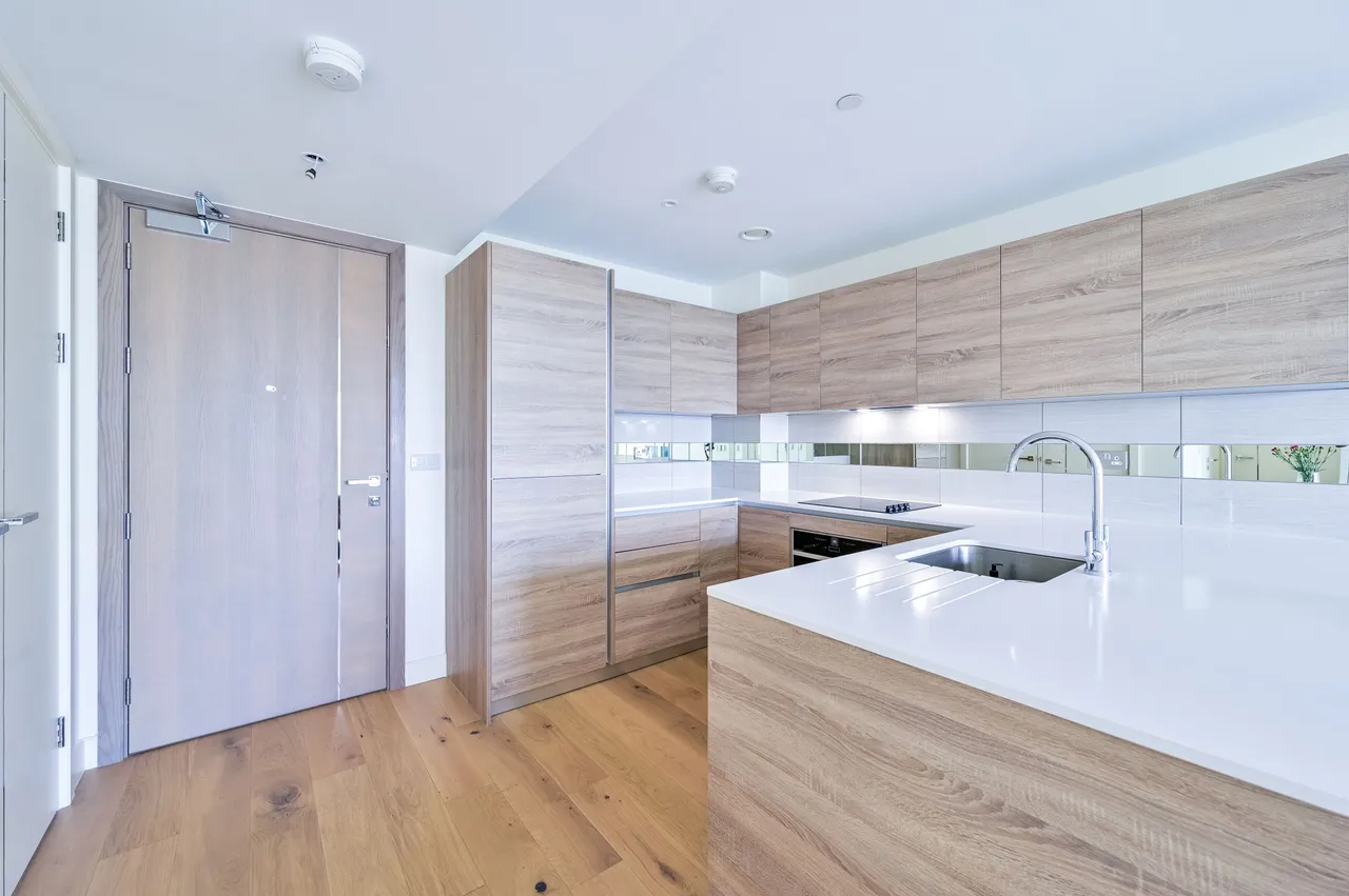 Flat 1706, Judde House, Duke of Wellington Avenue, London, photo 8