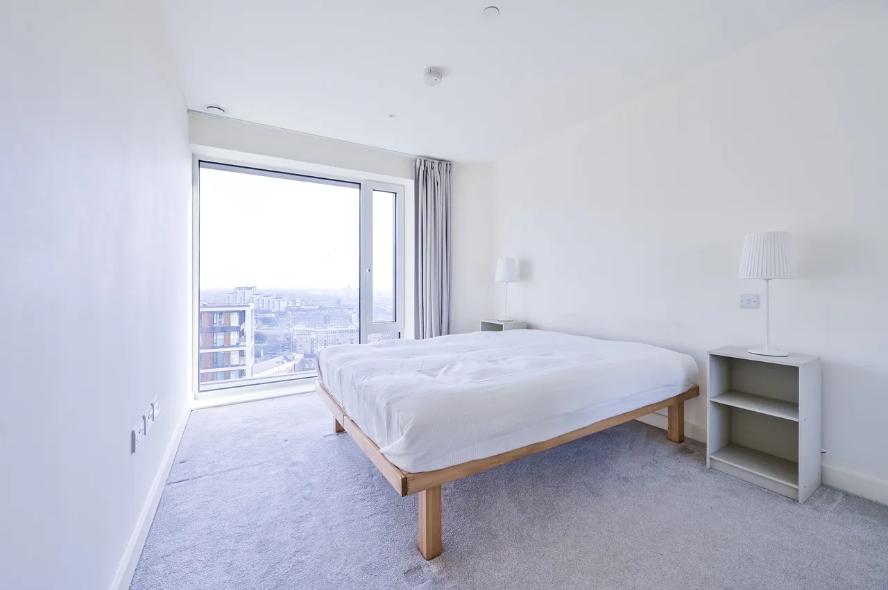 Flat 1706, Judde House, Duke of Wellington Avenue, London, photo 5