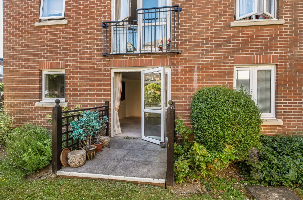 1 bed property for sale, Stockbridge Road, Chichester, PO19