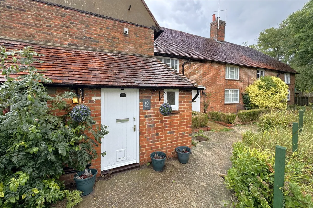 Castle Bridge Cottages, Hook Road, North Warnborough, Hook, Hampshire, RG29 1EU, photo 15