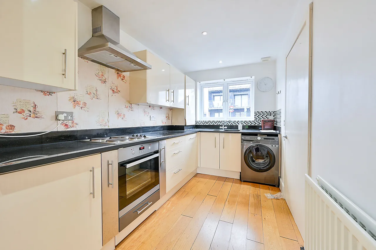 8 Claremont Avenue, New Malden, photo 5