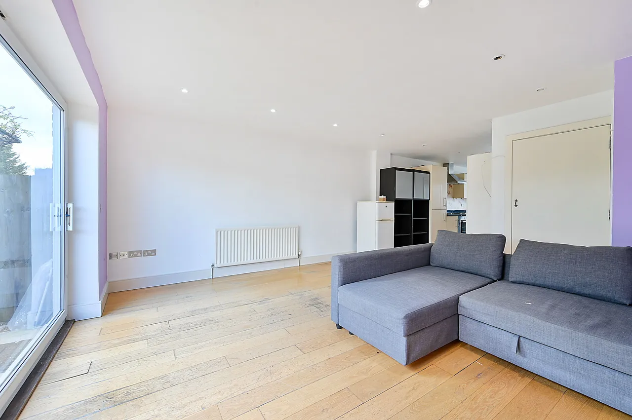 8 Claremont Avenue, New Malden, photo 6