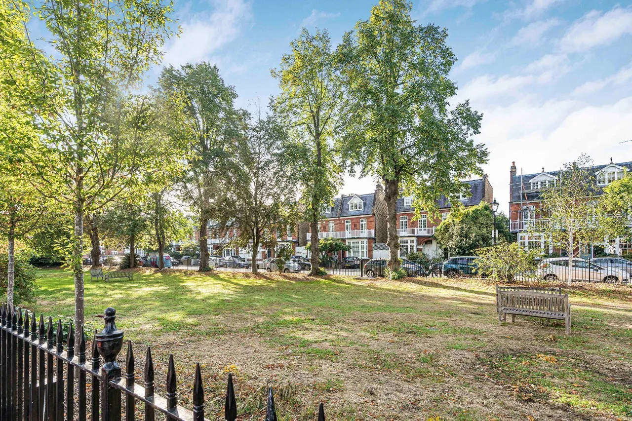 Lawn Crescent, Kew, TW9, photo 14