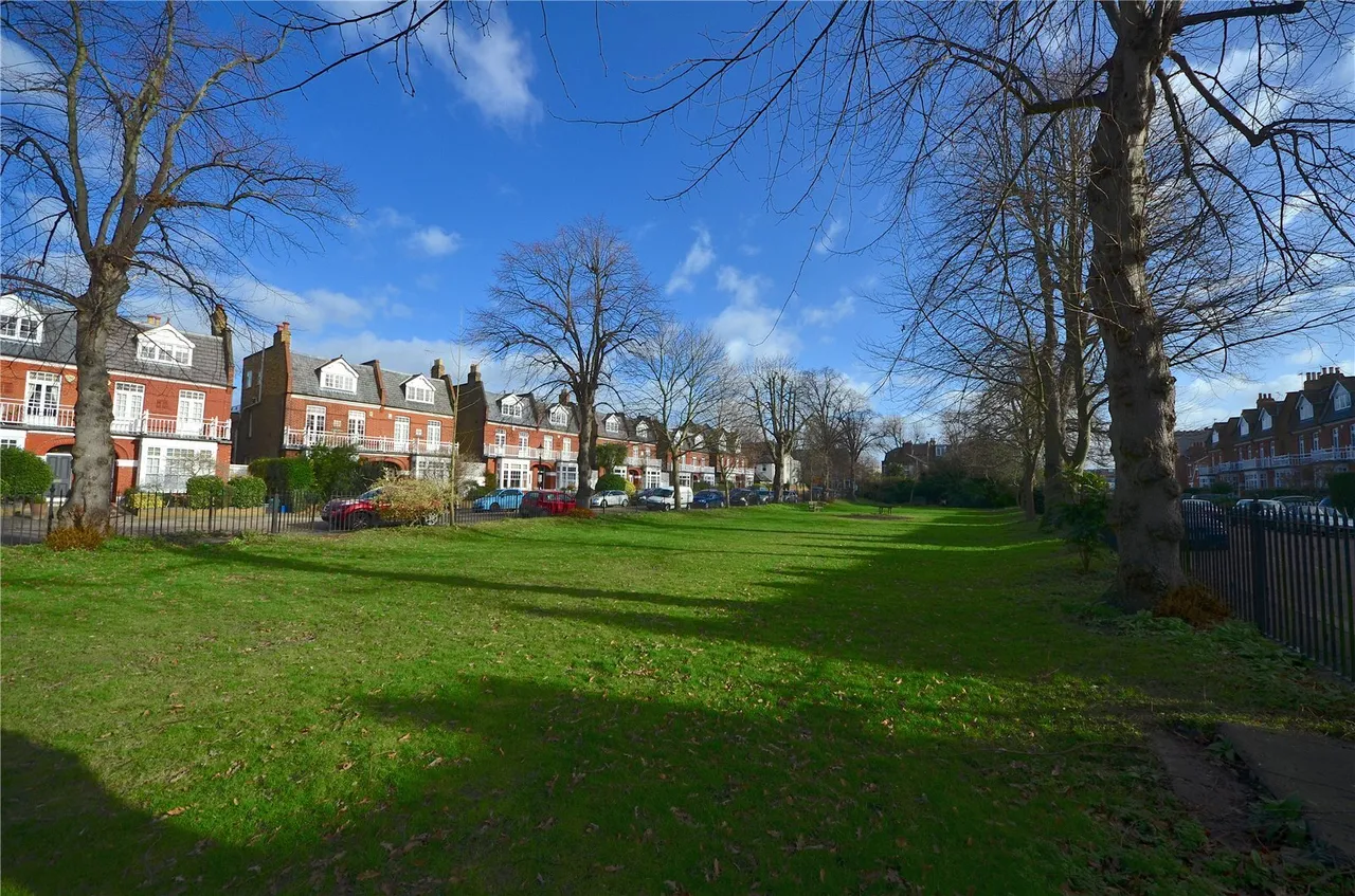 Lawn Crescent, Kew, TW9, photo 16