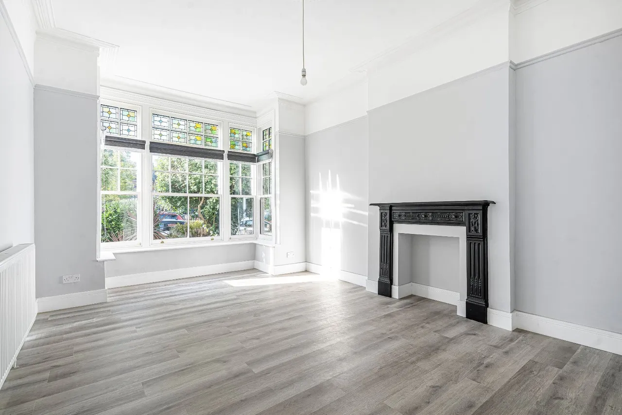 2 bed flat for sale, Lawn Crescent, Kew, TW9