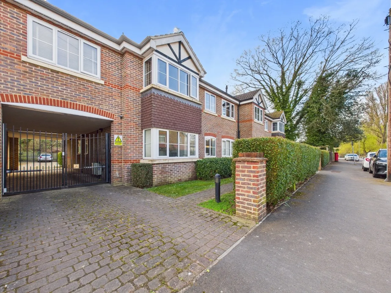 Ashford, Surrey, photo 15