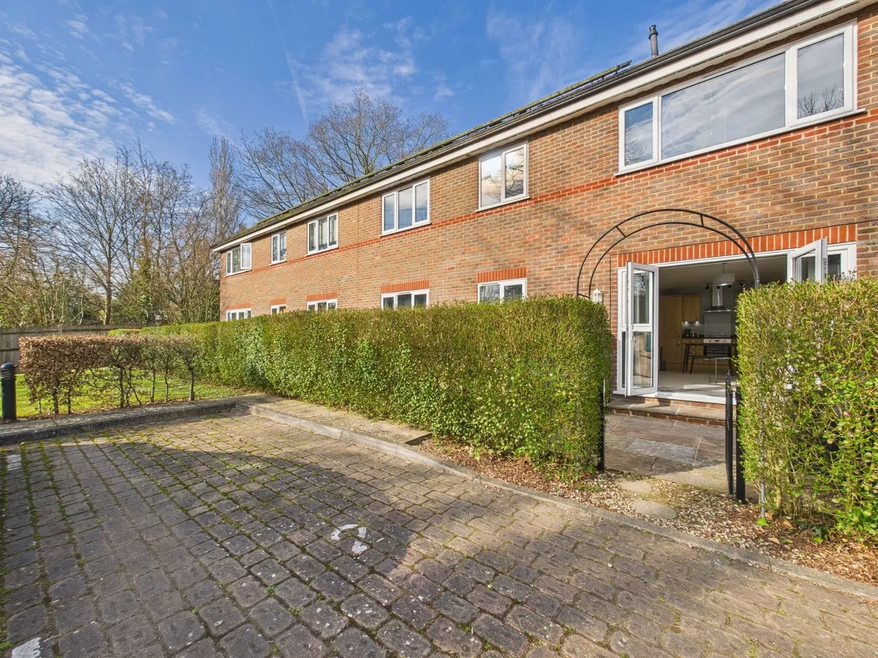 Ashford, Surrey, photo 7