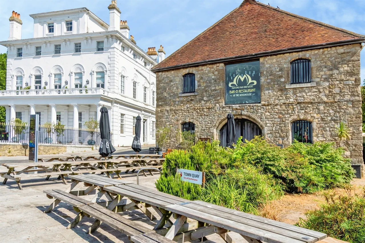 High Street, Southampton, SO14, photo 15