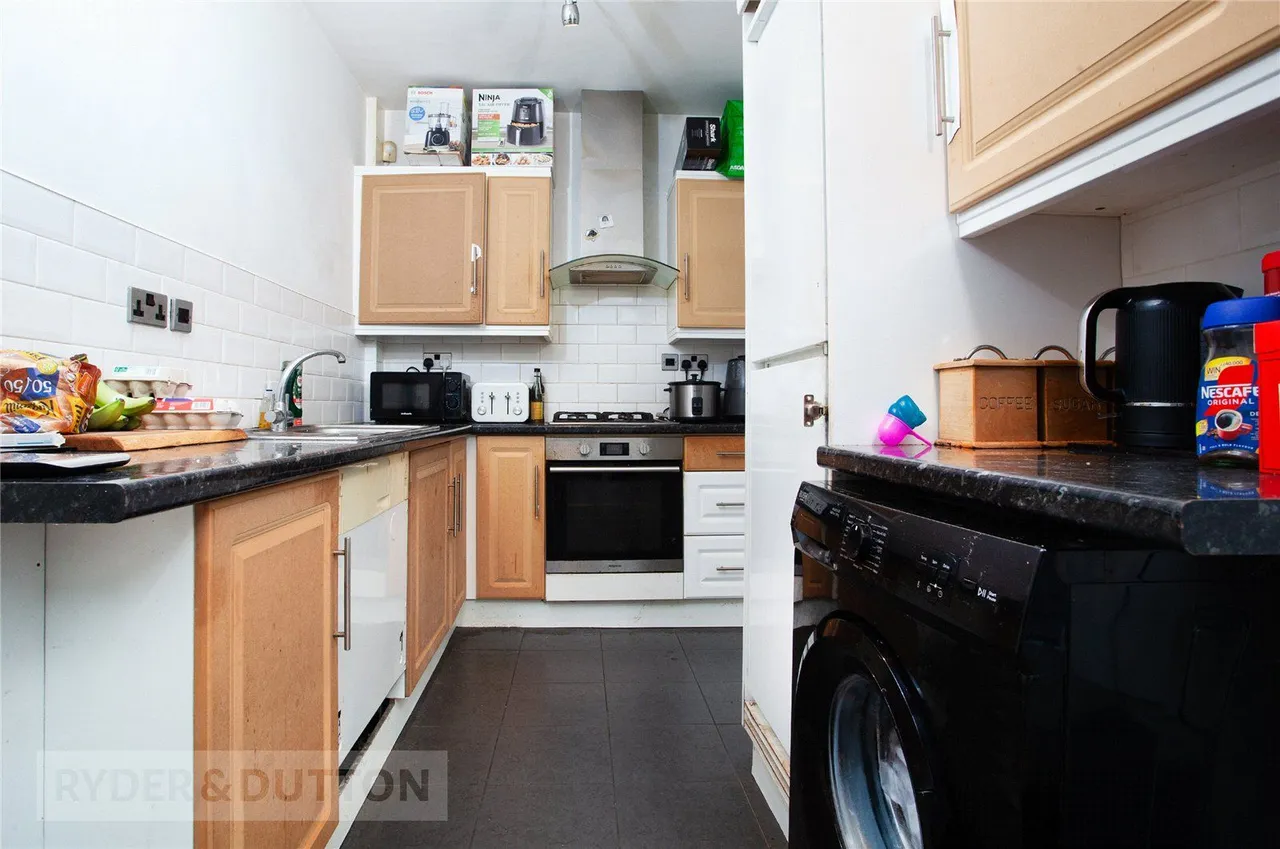 Rochdale Road, Middleton, M24, photo 4