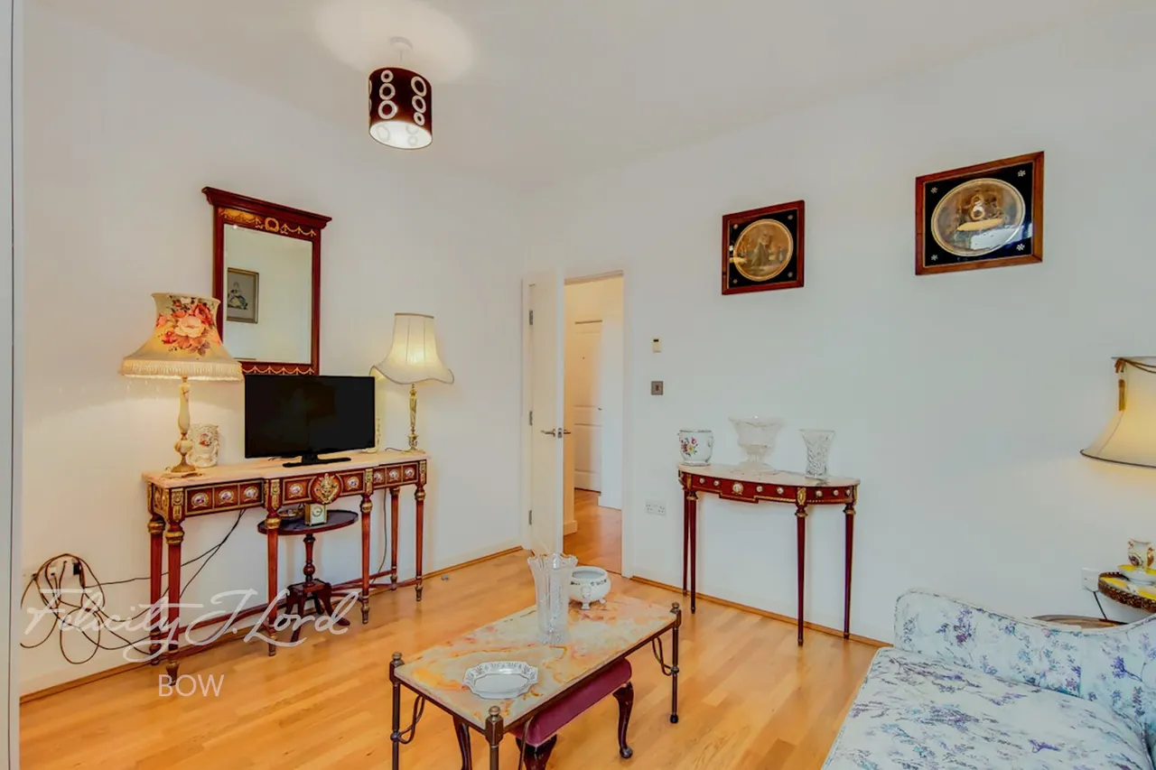 East Arbour Street, London, photo 8