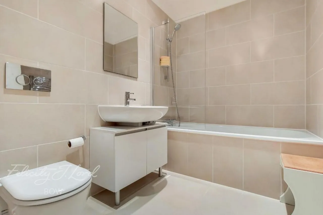 East Arbour Street, London, photo 12