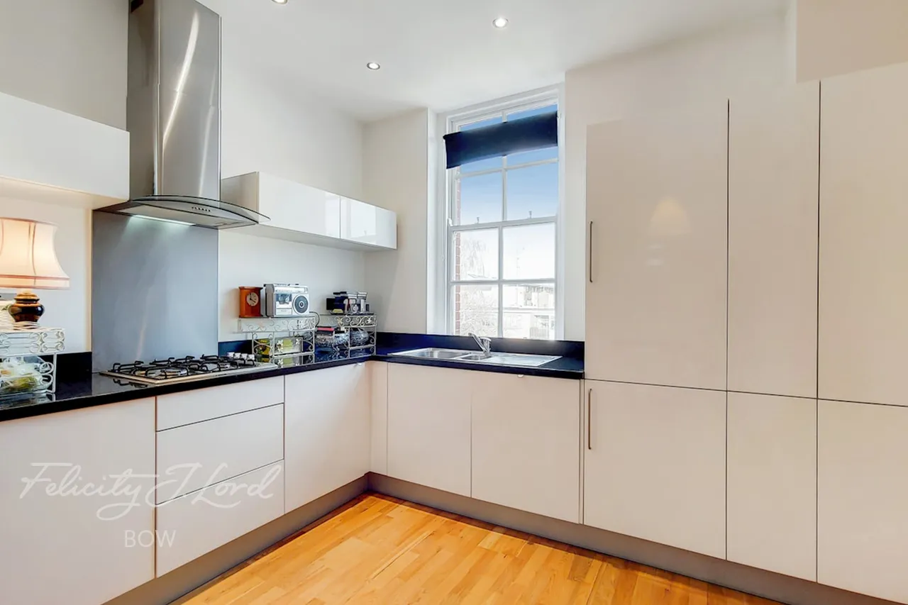 East Arbour Street, London, photo 3