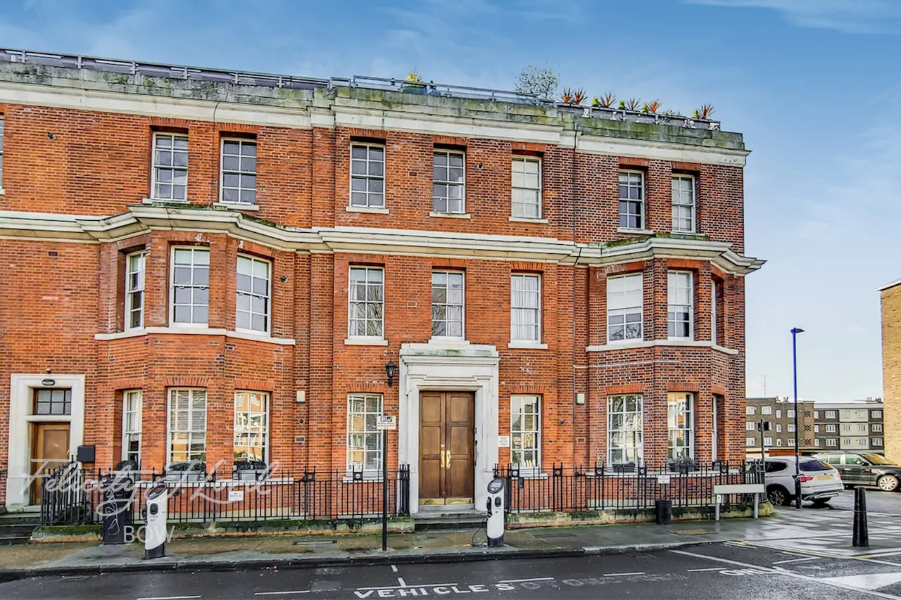 2 bed flat for sale, East Arbour Street, London