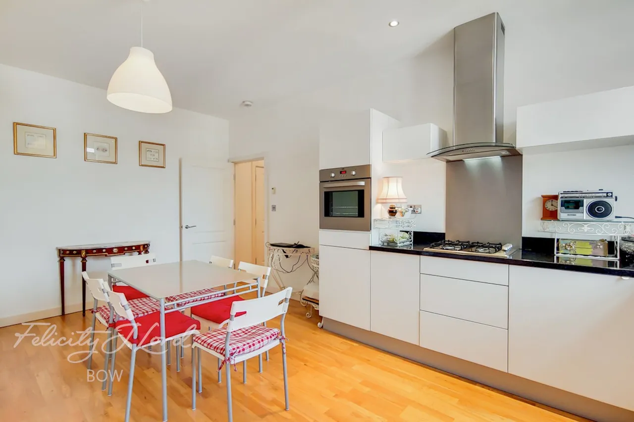 East Arbour Street, London, photo 5