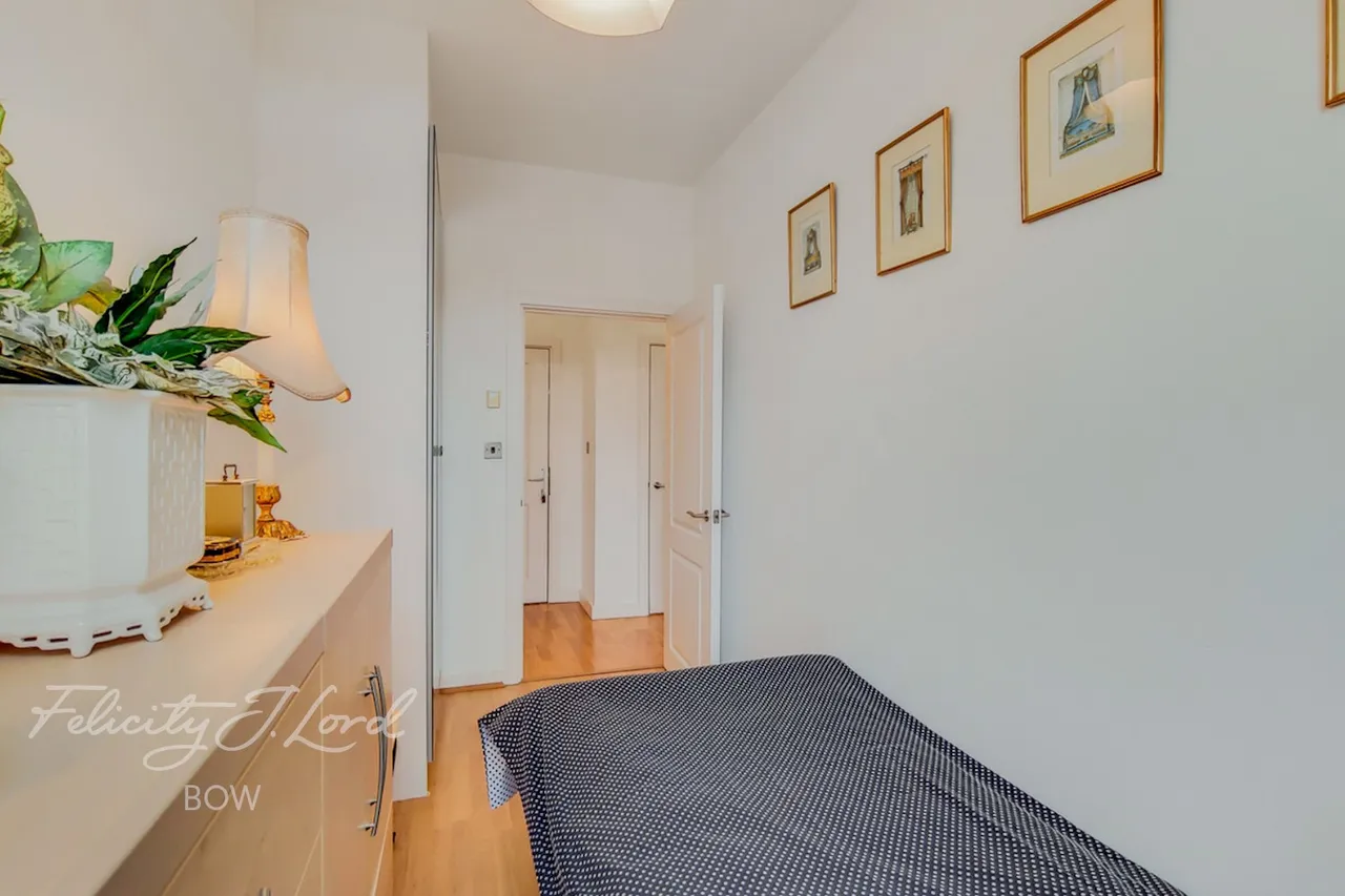 East Arbour Street, London, photo 11