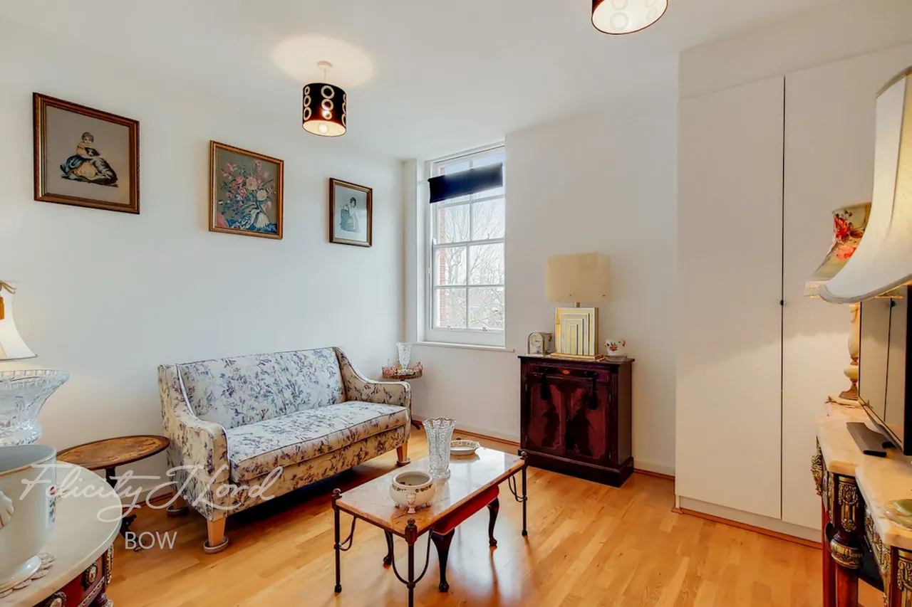 East Arbour Street, London, photo 7