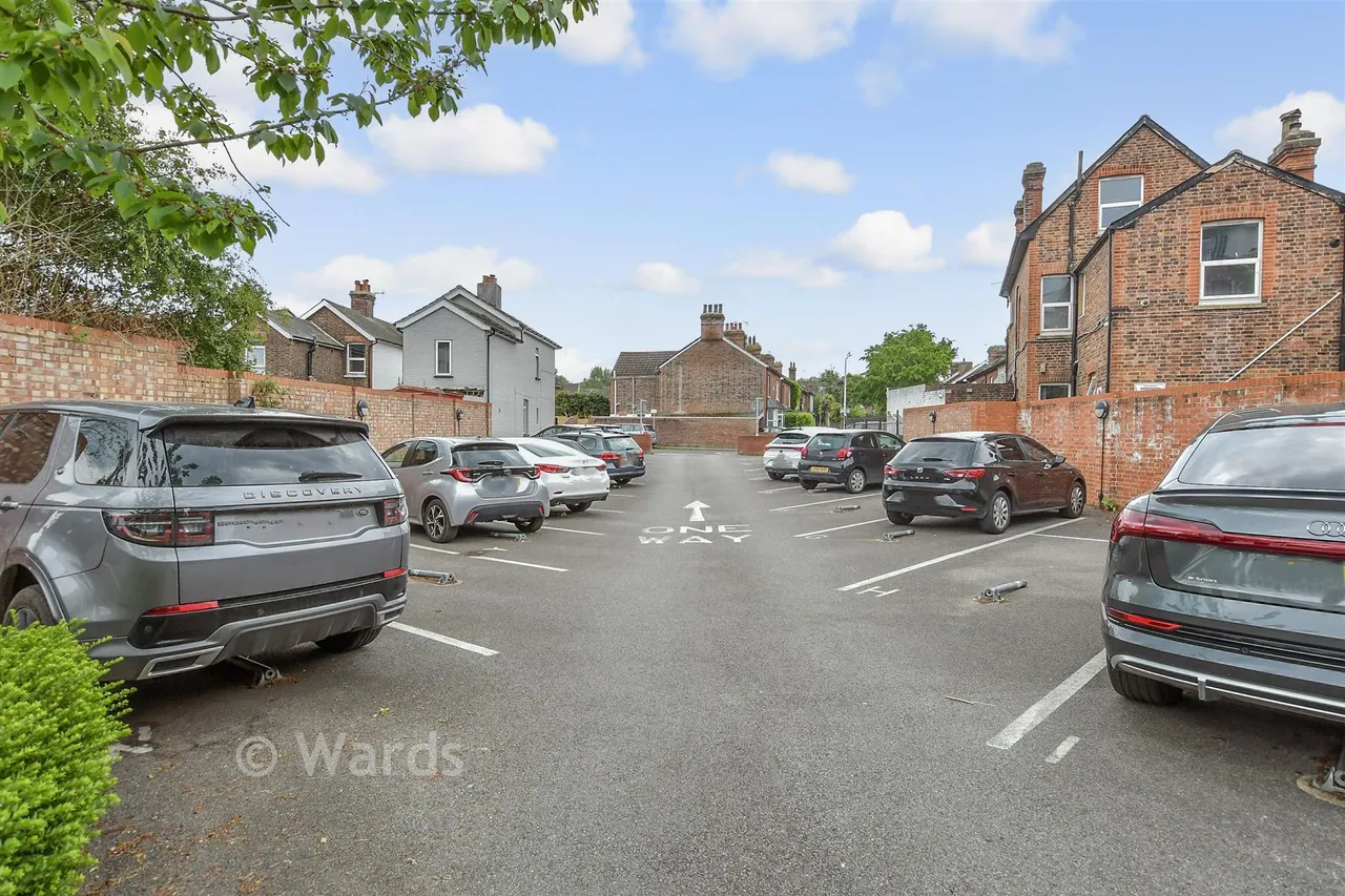 Avebury Avenue, Tonbridge, TN9, photo 9