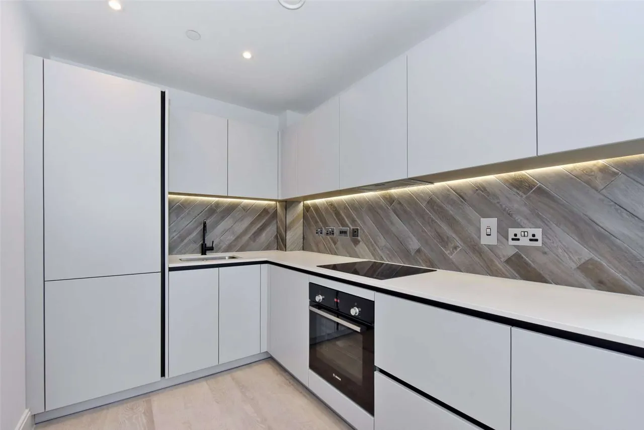Artesian House, Memorial Avenue, Slough, SL1 3GR, photo 2
