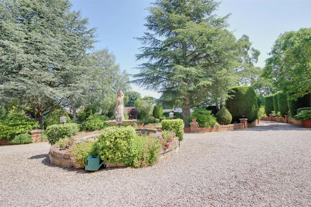 Hall Park, Swanland, photo 18