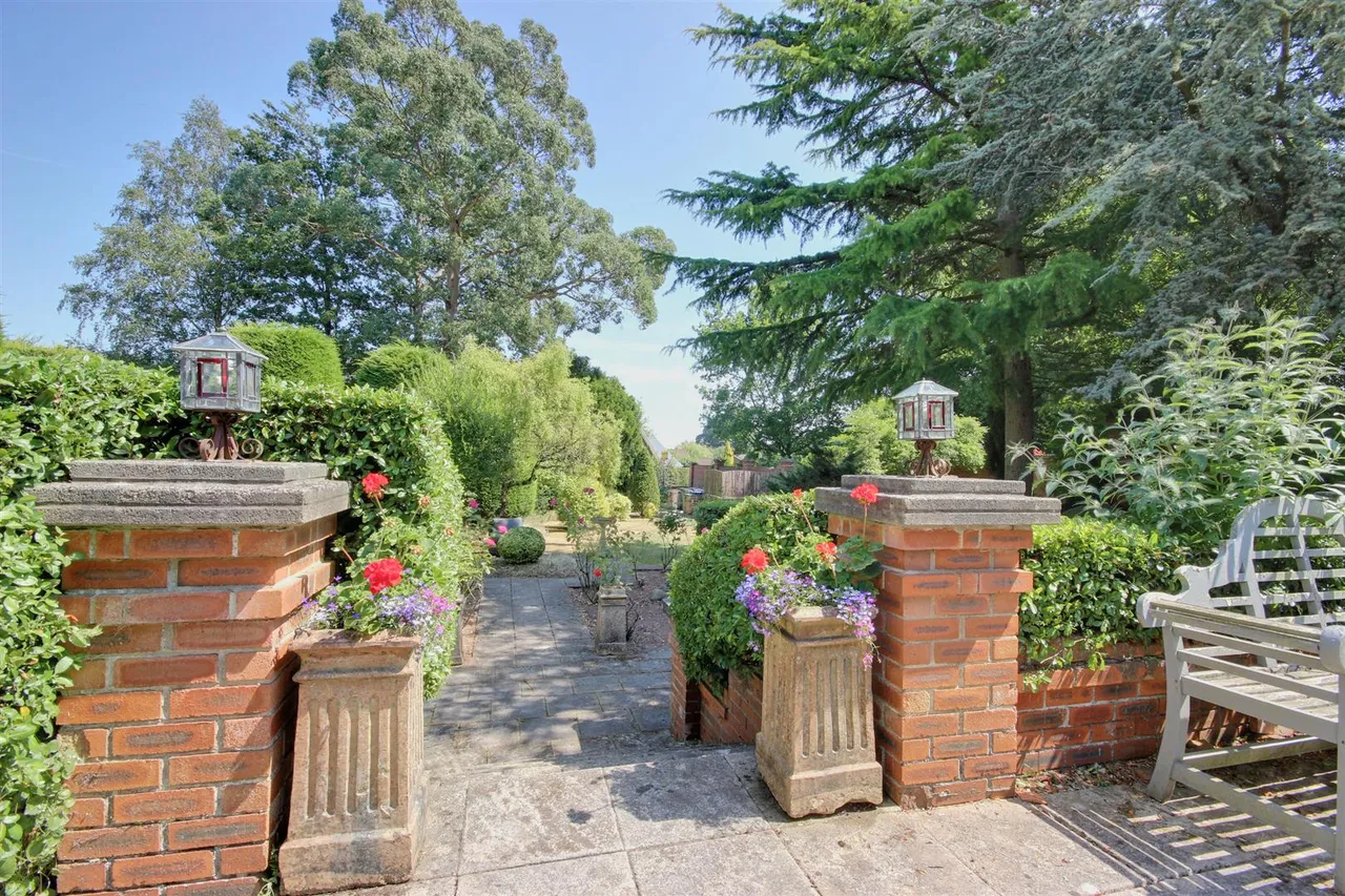 Hall Park, Swanland, photo 21