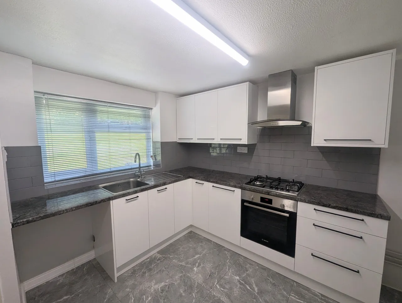 3 bed property to rent — Launcelot Close