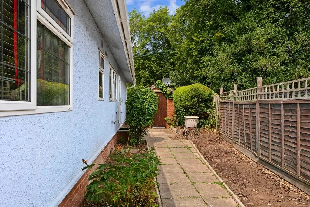 Chesham Road, Wigginton, Hertfordshire, HP23 6JF, photo 9