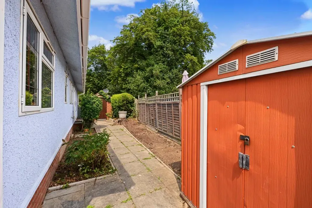 Chesham Road, Wigginton, Hertfordshire, HP23 6JF, photo 4
