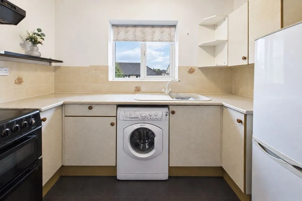 Scholes Lane, Scholes, West Yorkshire, BD19, photo 3