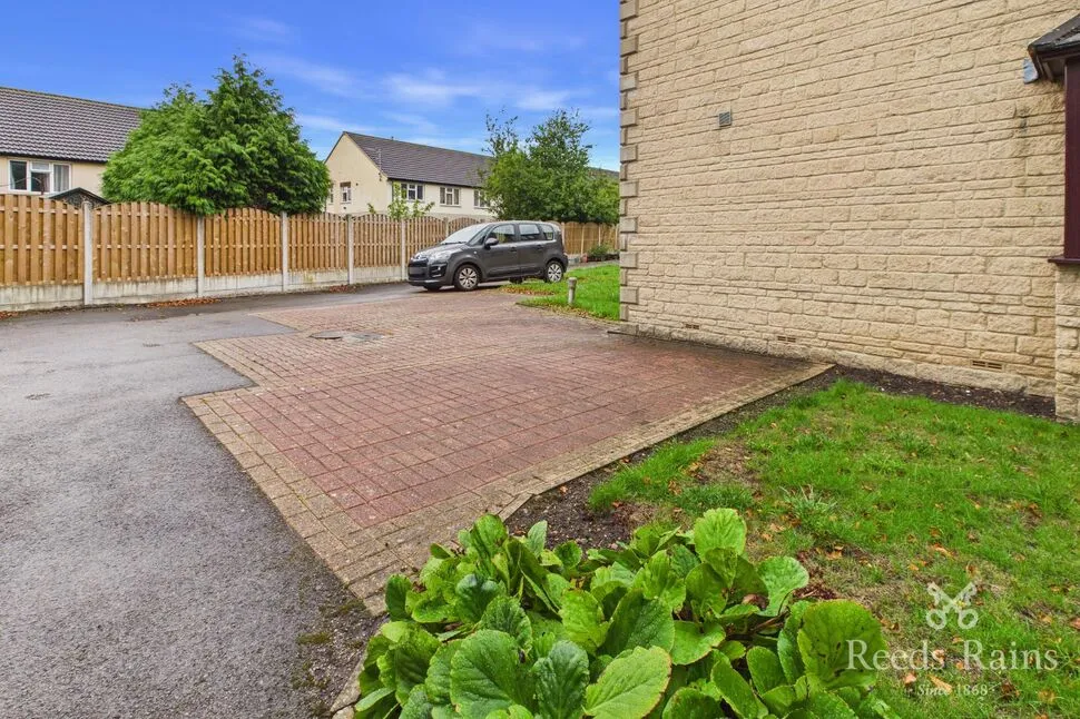 Scholes Lane, Scholes, West Yorkshire, BD19, photo 9