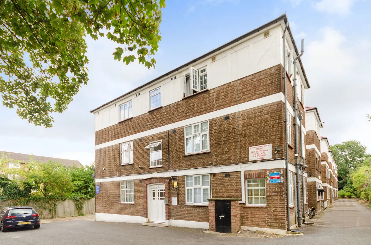 2 bed flat for sale, London, SE27
